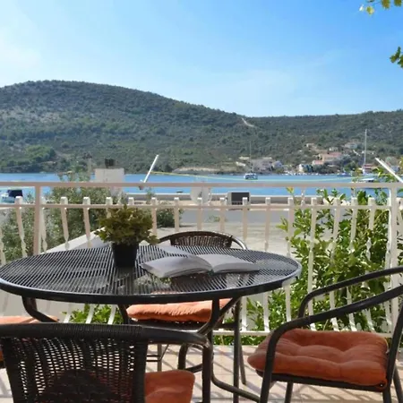 Nina - One Bedroom With Balcony A2 Appartamento *