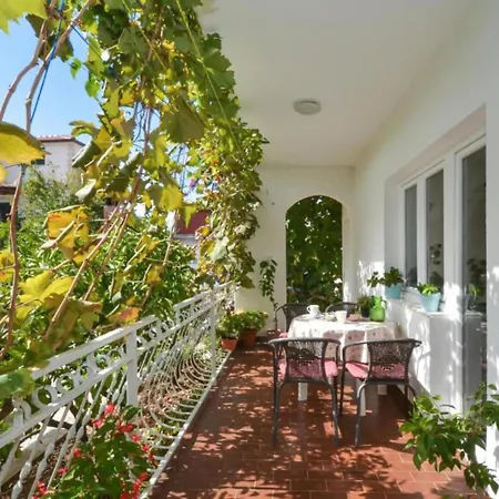 아파트 Nina - One Bedroom With Balcony A2